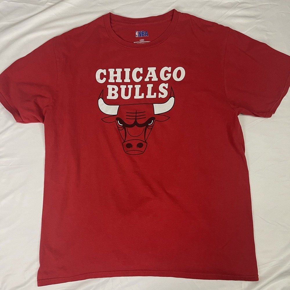 NBA Chicago Bulls T-Shirt Mens Large Red Graphic Tee Short Sleeve Logo
